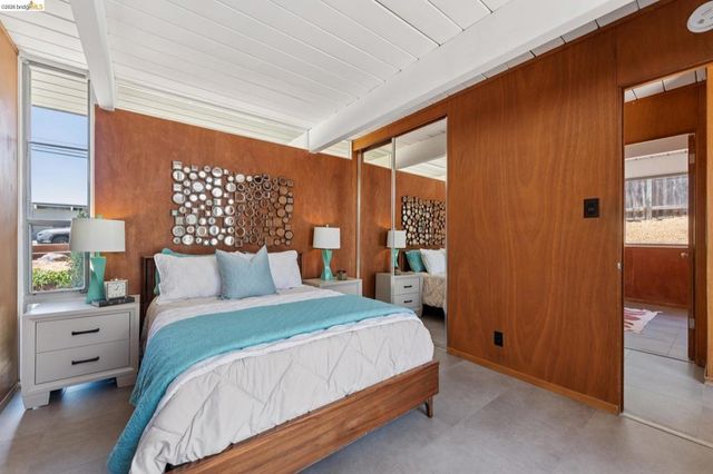 5531 Greenridge Rd, Castro Valley, CA 94552