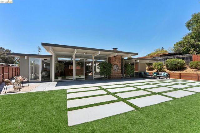 5531 Greenridge Rd, Castro Valley, CA 94552