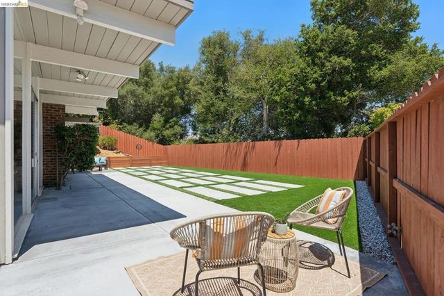 5531 Greenridge Rd, Castro Valley, CA 94552