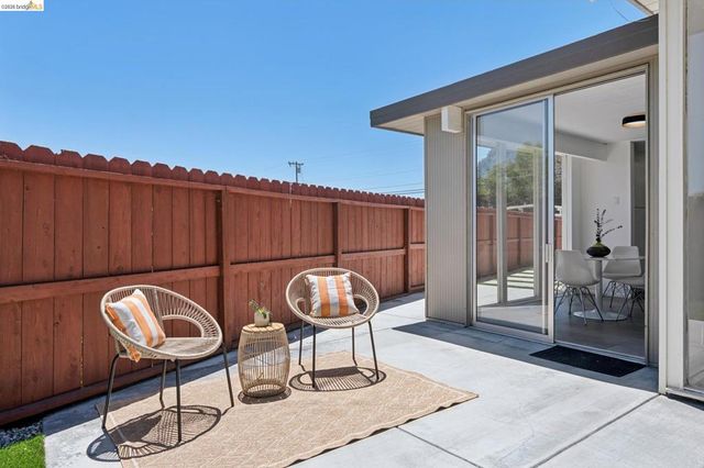 5531 Greenridge Rd, Castro Valley, CA 94552