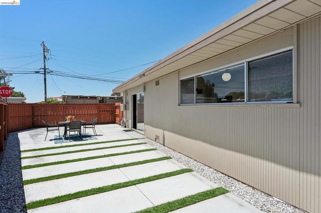 5531 Greenridge Rd, Castro Valley, CA 94552