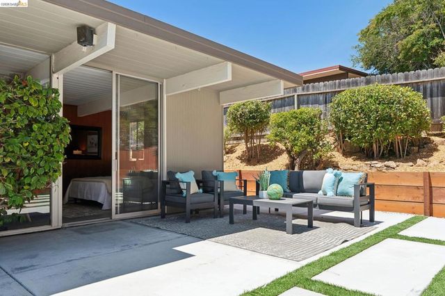 5531 Greenridge Rd, Castro Valley, CA 94552