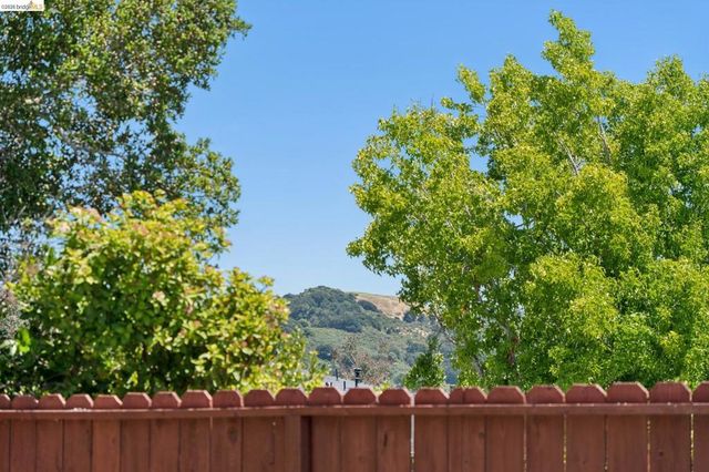 5531 Greenridge Rd, Castro Valley, CA 94552