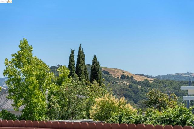 5531 Greenridge Rd, Castro Valley, CA 94552