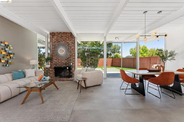 5531 Greenridge Rd, Castro Valley, CA 94552