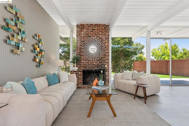 5531 Greenridge Rd, Castro Valley, CA 94552