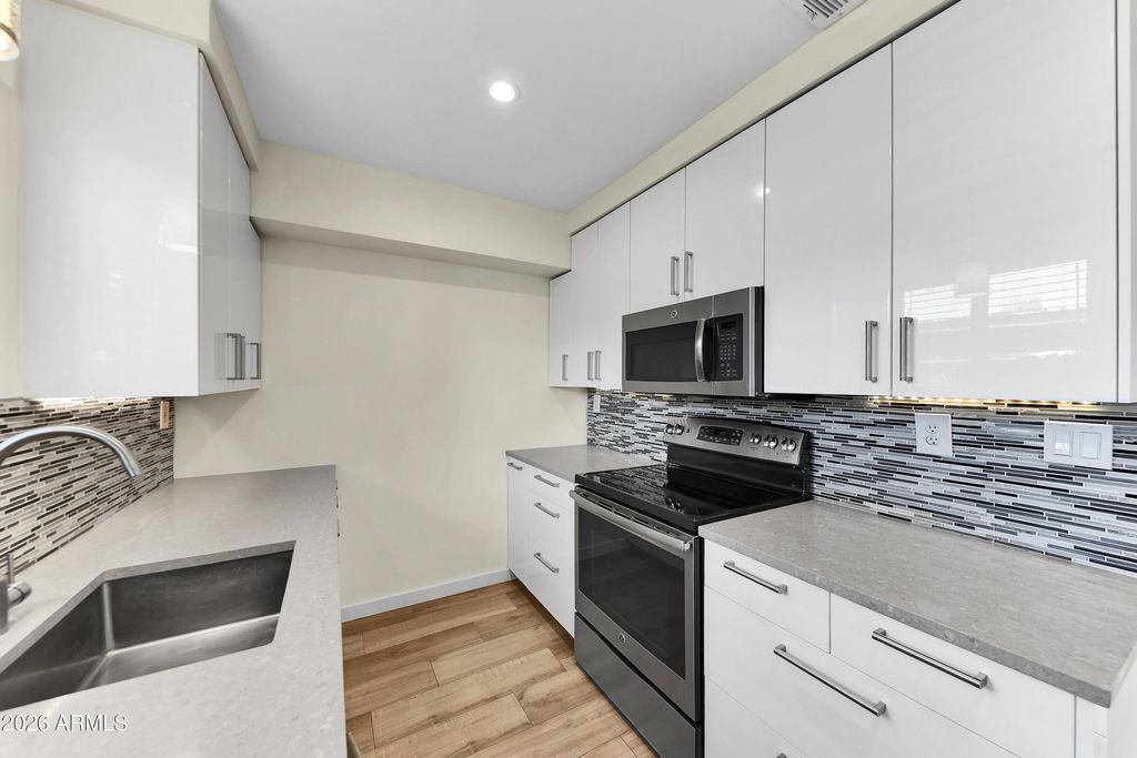 Image 10 of property listing at 4600 N 68TH Street 342, Scottsdale, AZ 85251
