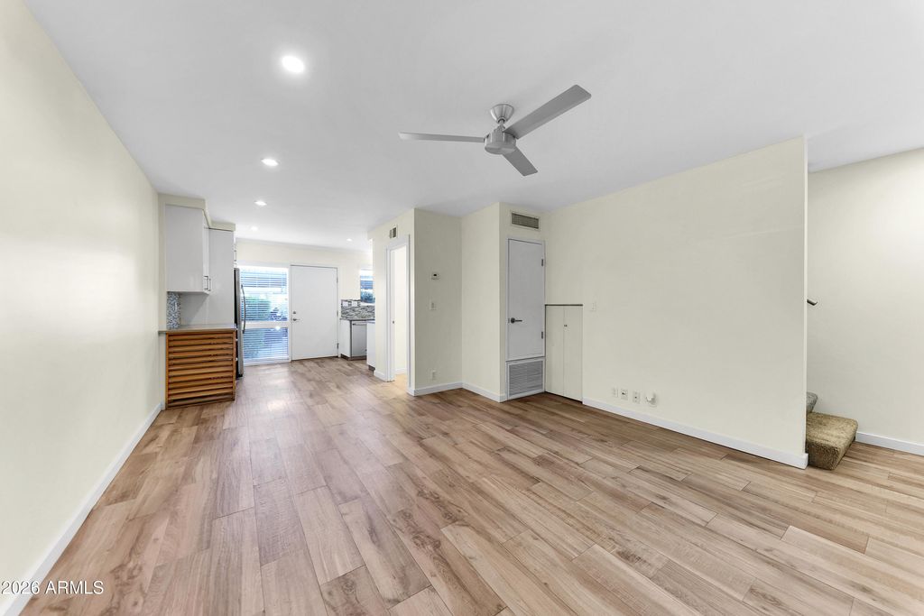 Image 5 of property listing at 4600 N 68TH Street 342, Scottsdale, AZ 85251