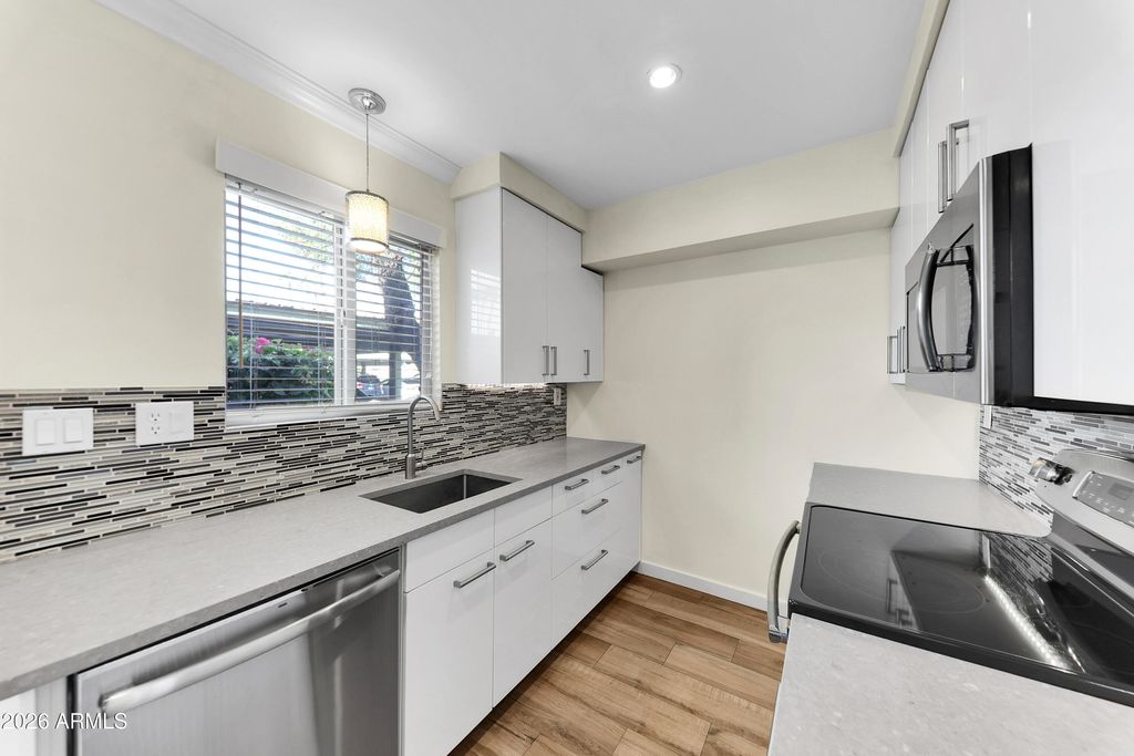 Image 8 of property listing at 4600 N 68TH Street 342, Scottsdale, AZ 85251
