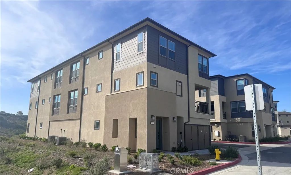 300 Honeysuckle Way, Oceanside, CA 92057