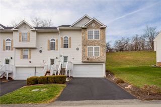 1143 Arrowhead Dr, South Strabane, PA 15301