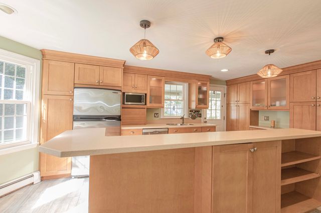 133 Walnut Plain Rd, Rochester, MA 02770