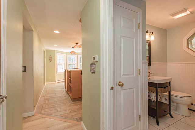 133 Walnut Plain Rd, Rochester, MA 02770