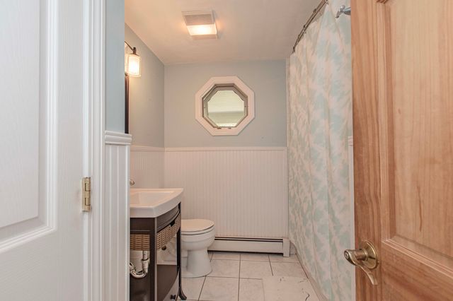 133 Walnut Plain Rd, Rochester, MA 02770