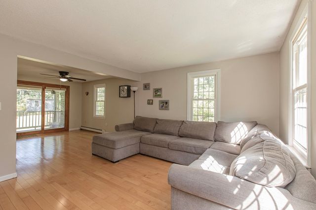 133 Walnut Plain Rd, Rochester, MA 02770