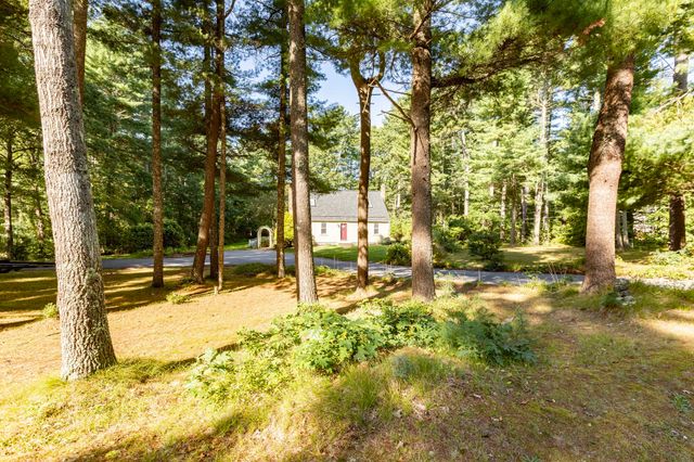 133 Walnut Plain Rd, Rochester, MA 02770