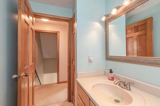 133 Walnut Plain Rd, Rochester, MA 02770