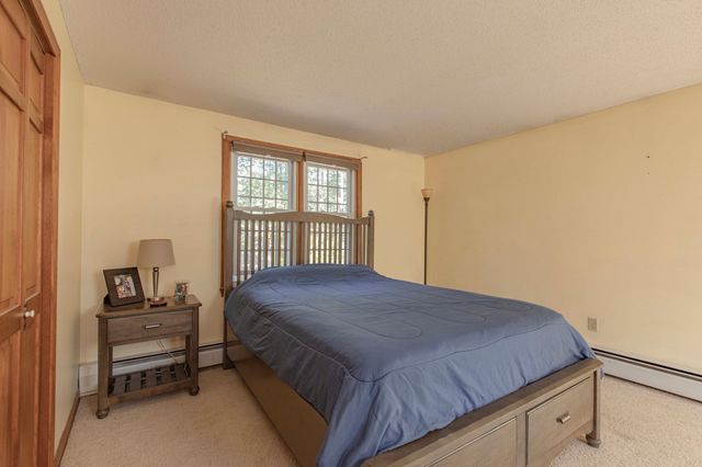 133 Walnut Plain Rd, Rochester, MA 02770