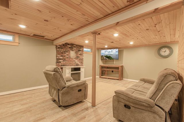 133 Walnut Plain Rd, Rochester, MA 02770
