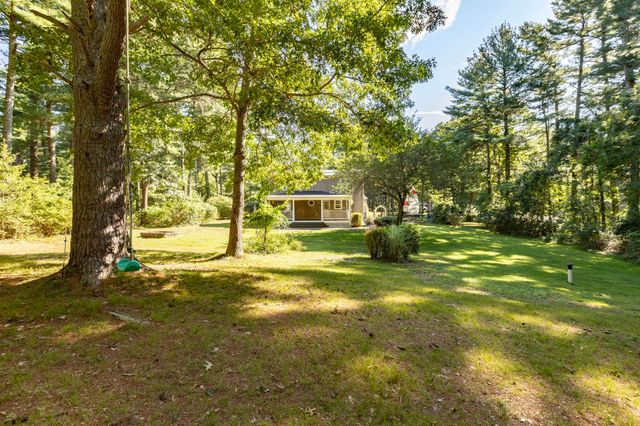 133 Walnut Plain Rd, Rochester, MA 02770
