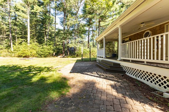 133 Walnut Plain Rd, Rochester, MA 02770