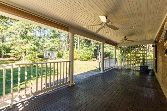 133 Walnut Plain Rd, Rochester, MA 02770