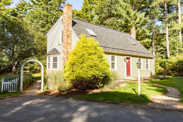133 Walnut Plain Rd, Rochester, MA 02770