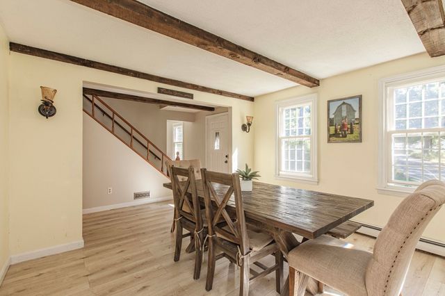 133 Walnut Plain Rd, Rochester, MA 02770
