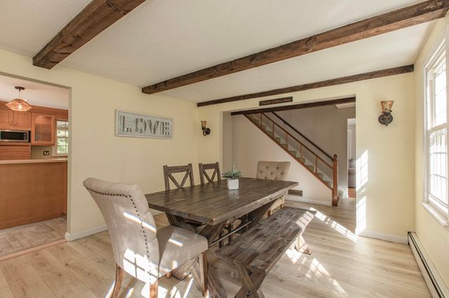 133 Walnut Plain Rd, Rochester, MA 02770