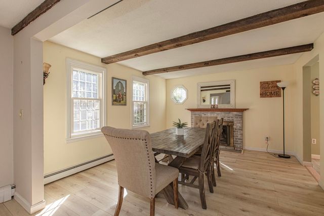 133 Walnut Plain Rd, Rochester, MA 02770