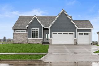 1220 NW Arbor Court, Ankeny, IA 50023