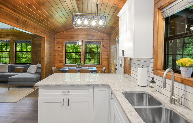 136 Fox Run Drive, Blue Ridge, GA 30513