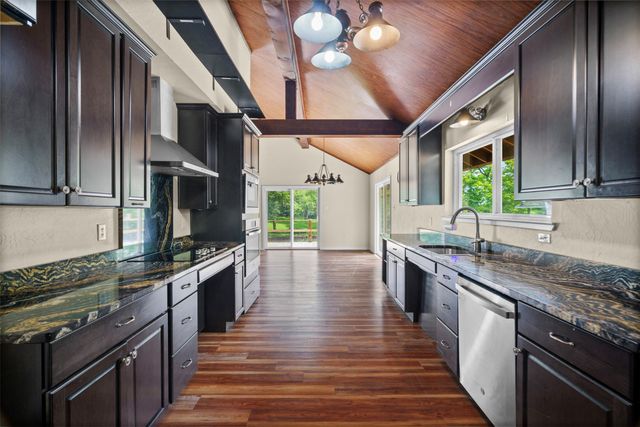 101 Royal Circle, Tool, TX 75143
