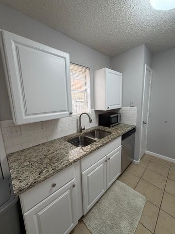 24 Abbey Road, Euless, TX 76039