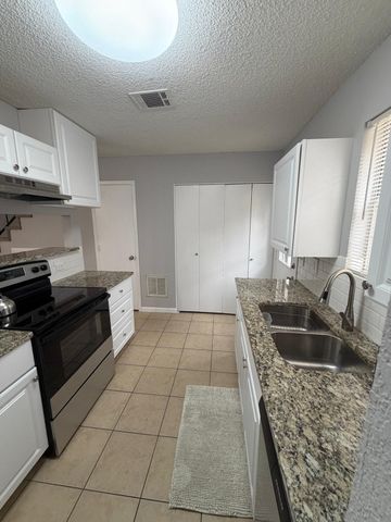 24 Abbey Road, Euless, TX 76039