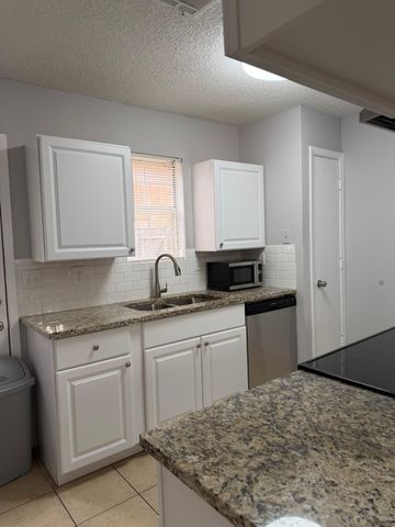 24 Abbey Road, Euless, TX 76039