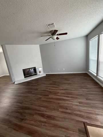 24 Abbey Road, Euless, TX 76039