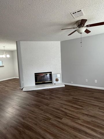 24 Abbey Road, Euless, TX 76039