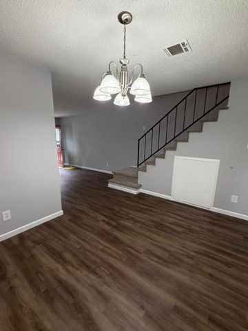 24 Abbey Road, Euless, TX 76039