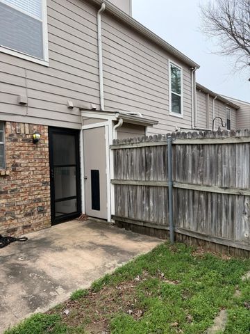 24 Abbey Road, Euless, TX 76039