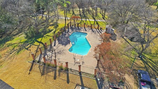 24 Abbey Road, Euless, TX 76039