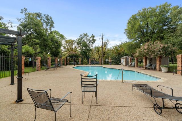 24 Abbey Road, Euless, TX 76039