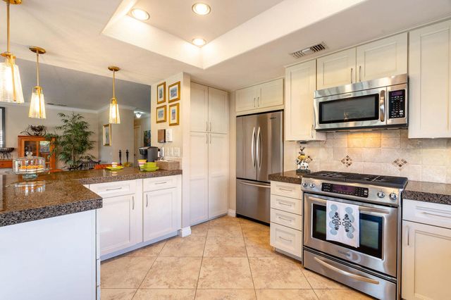 39196 Sweetwater Drive, Palm Desert, CA 92211