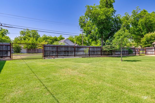1322 S Monroe St, San Angelo, TX 76901