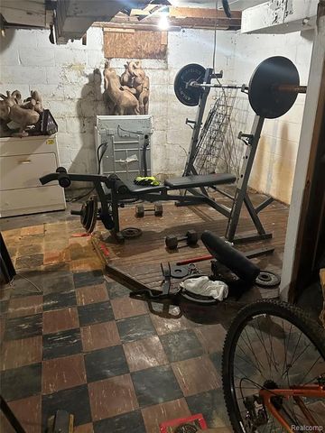 15886 E State Fair Street, Detroit, MI 48205