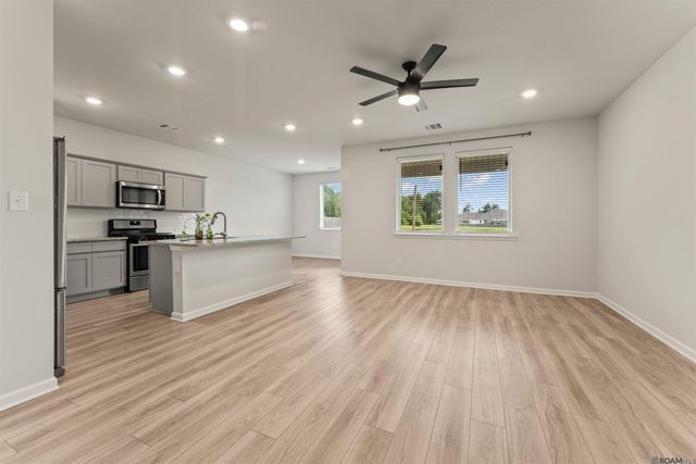13758 Wincrest Dr, Walker, LA 70785