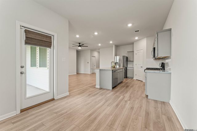 13758 Wincrest Dr, Walker, LA 70785