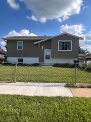 1201 AVENUE P, Carter Lake, IA 51510