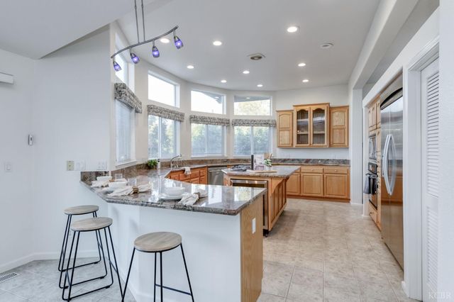 8646 Cairo, Laton, CA 93242