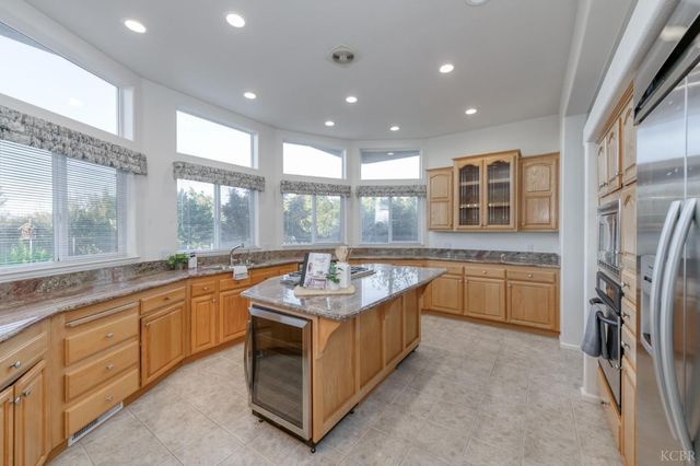 8646 Cairo, Laton, CA 93242